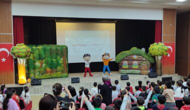 Ağrı’da Hürkuş ve Gökbey Müzikal Tiyatrosu sahnelendi