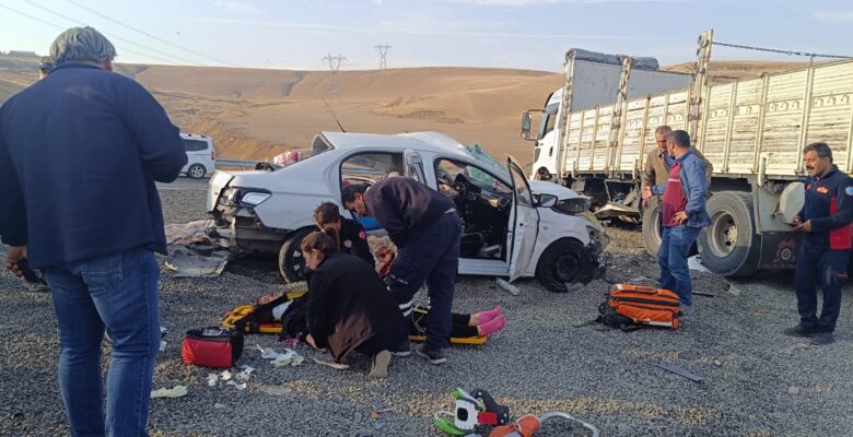 Ağrı’da kamyonla otomobil çarpıştı; 2 ölü, 2 yaralı