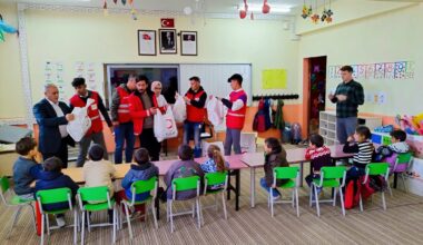 Kızılay Diyadin’de ihtiyaç sahiplerine ulaşmaya devam ediyor