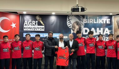 AĞRI KONUŞUYOR PLATFORMUNDAN AĞRI’DAKİ FUTBOL KULÜPLERİNE MALZEME DESTEĞİ