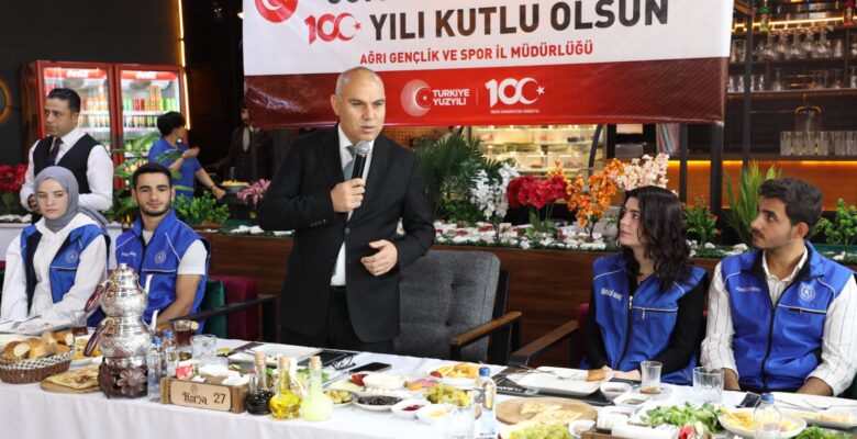 Vali Koç, Gençlerle Kahvaltıda Buluştu