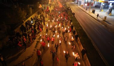 Ağrı’da Cumhuriyet’in 100. yılı coşkusu: Vatandaşlar 150 metrelik dev bayrakla yürüdü