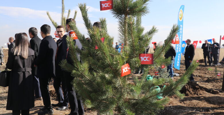 Ağrı’da adliye personeli Cumhuriyetin 100.yılı anısına 500 fidanı toprakla buluşturdu