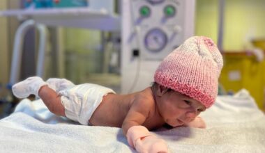 Ağrı’da 515 gram doğan Elif Bebek hayata tutundu