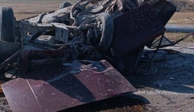 Ağrı’da elektrik direğine çarpan otomobilin sürücüsü yaralandı