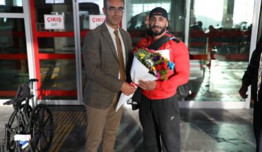 Milli Sporcu Muhammed Ali Bulgay Çiçeklerle Karşılandı