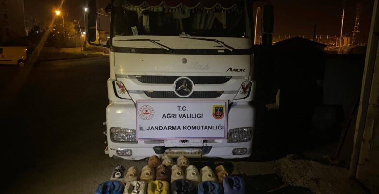 Ağrı’da kaçak yakıt ve sigara ele geçirildi