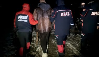 Ağrı’da mahsur kalan 3 çoban ve 3 bin koyun kurtarıldı