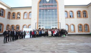 Ağrı’da öğrenciler, “Aybüke: Öğretmen Oldum Ben” filmini izledi