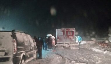 Ağrı’da iş makinesi uçuruma yuvarlandı; 1 ölü, 1 yaralı, 2 kayıp