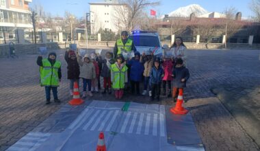 Jandarma, öğrencilere ‘Trafik Güvenliği’ni anlattı