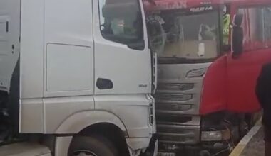 Ağrı’da yoğun sis kaza getirdi; 3 araç bir birine girdi