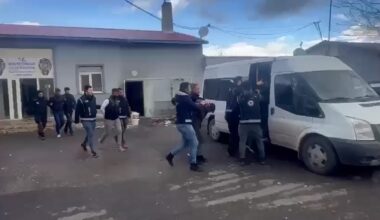 Ağrı’da 4 göçmen kaçakçısı yakalandı