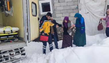 Yolu kapanan köyde mahsur kalan hamile kadın için sağlık ekipleri seferber oldu