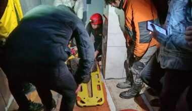 Ağrı’da asansör boşluğuna düşen çocuk yaralandı