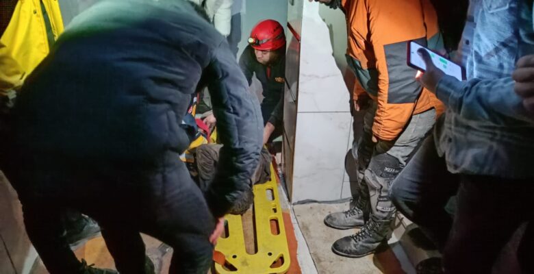 Ağrı’da asansör boşluğuna düşen çocuk yaralandı