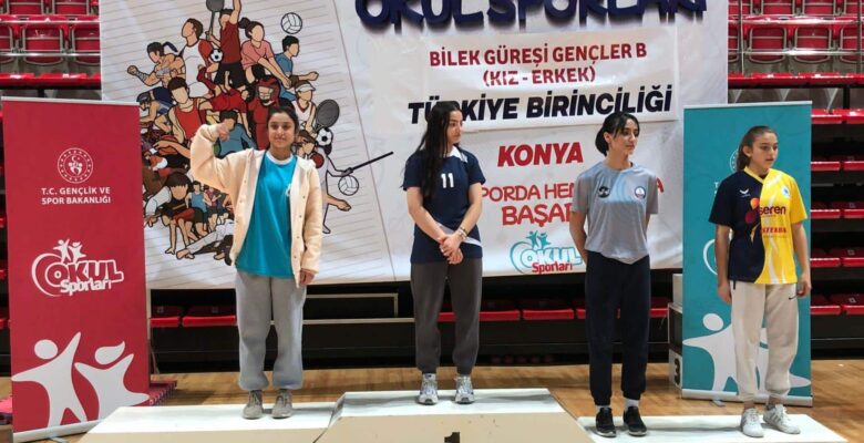 BİLEK GÜREŞİ ŞAMPİYONASINDA AĞRILI ÖĞRENCİ TÜRKİYE İKİNCİSİ OLDU