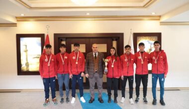 VALİ KOÇ, TÜRKİYE ŞAMPİYONLARINI AĞIRLADI