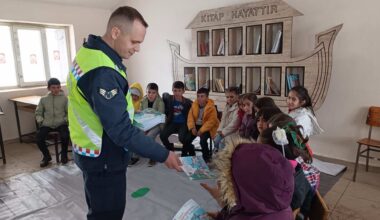 Hamur İlçe Jandarma Trafik Ekibi Öğrencilere Trafik Eğitimi Verdi