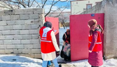 Kızılay Doğubayazıt Şubesi’nden Battaniye Yardımı