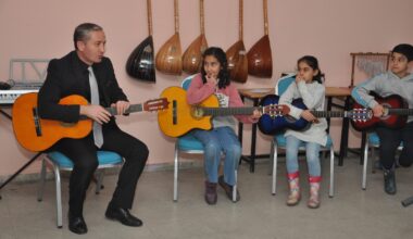 MÜZİK SEVDASI MİNİK KALPLERDE YEŞERİYOR