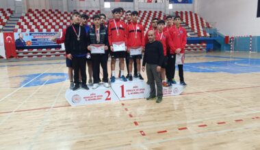 Badminton Gençler Grup Müsabakaları Tamamlandı