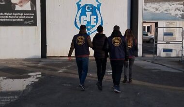Ağrı’da Hırsızlık Suçundan 3 Yıl Hapis Cezası Olan 1 Firari Yakalandı Ağrı’da Hırsızlık Suçundan 3 Yıl Hapis Cezası Olan 1 Firari Yakalandı