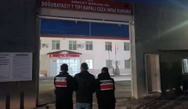 AĞRI’DA 3 FİRARİ YAKALANDI AĞRI’DA 3 FİRARİ YAKALANDI