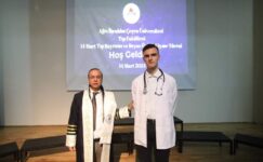 14 Mart Tıp Bayramında Tıp Fakültesi Öğrencileri Beyaz Önlük Giydi