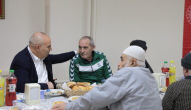 Vali Koç Huzurevinde İftar Açtı