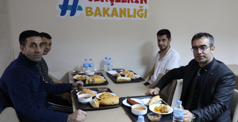Fedai Din Öğrencilerle İftar Sofrasında Bir Araya Geldi