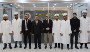 Din Görevlileri Cübbe Ve Sarıklarını Giydi