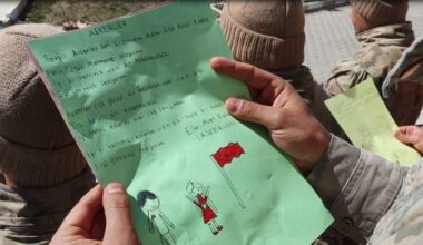 Askerler Çocukların Mektubuyla Duygulandı