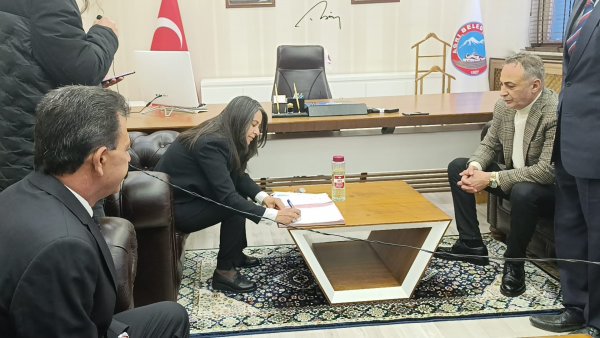 Başkan Hazal Aras Ağrı Belediyesini Teslim Aldı