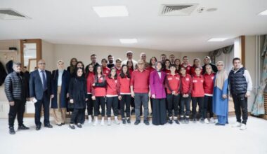 Vali Mustafa Koç Kadın Futbolcularla İftar Açtı