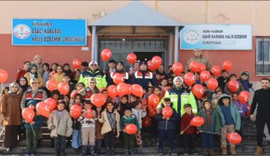 Ağrı’da Jandarma’dan Öğrencilere Anlamlı Ziyaret