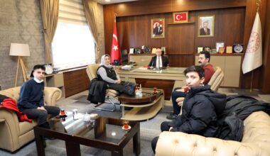 Ağrı 15 Temmuz Şehitleri Anadolu Lisesi Öğrencilerinden Milli Eğitim Müdürü’ne Ziyaret