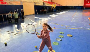 Tutak Spor Salonu’nda Tenis Eğitimleri Devam Ediyor