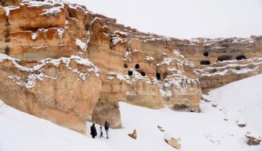 Diyadin’deki Biligan Mağaraları Kar Manzarasıyla Büyülüyor