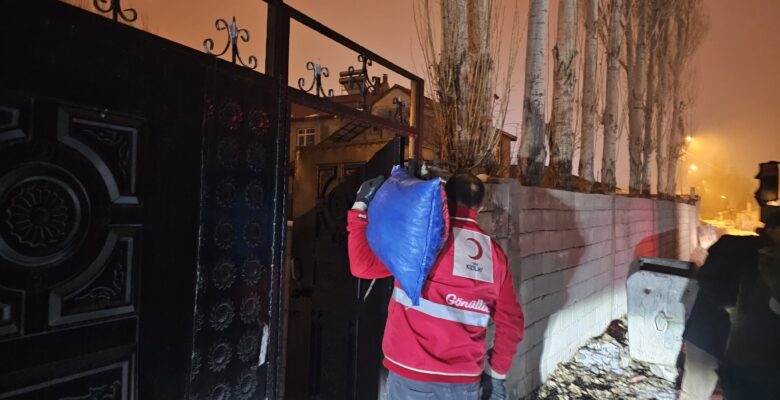 Ağrı’da Kızılay’dan Kömür Dağıtımı Devam Ediyor