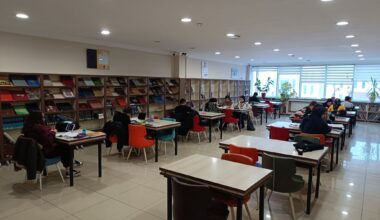 Ağrı’da Öğrenciler Halk Kütüphanesinde Sınavlara Hazırlanıyor