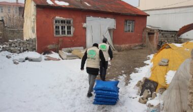 Ağrı’da Eksi 15 Derece Soğukta İhtiyaç Sahiplerine Yardım Ulaştırdılar