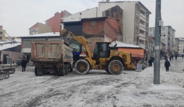 Ağrı’da Kar Yağışı Etkili Oldu: Belediyeden Hızlı Müdahale