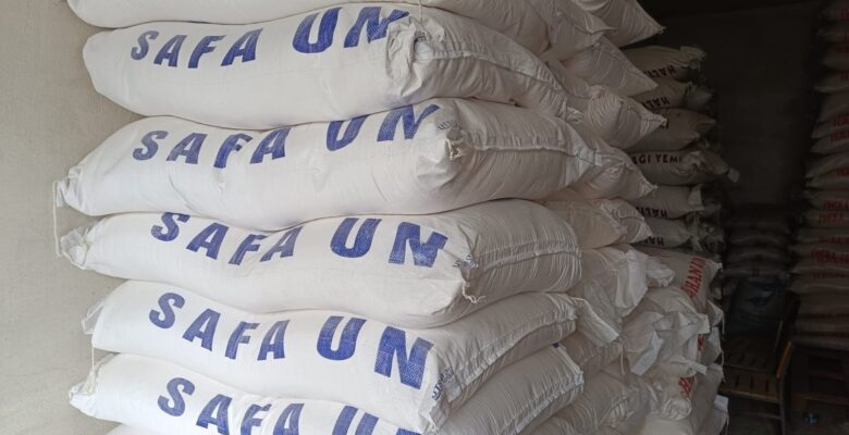 Kaçmaz Köyü’nde Un Stoğu Yapan Köylüler Rahat