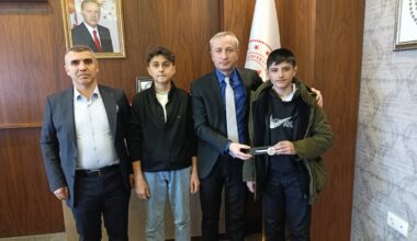 Başarılı Öğrencilerden İl Milli Eğitim Müdürü Hasan Kökrek’e Ziyaret