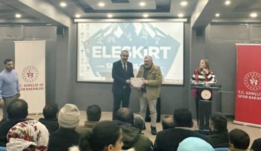 Eleşkirt’te Velilere Teşekkür Belgesi Verildi