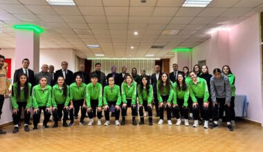 Ağrı’da Kadın Futbol Takımına Moral Yemeği