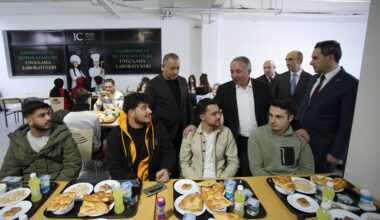 AİÇÜ Rektörü Prof. Dr. Karabulut, Öğrencilerle İftar Sofrasında Buluştu