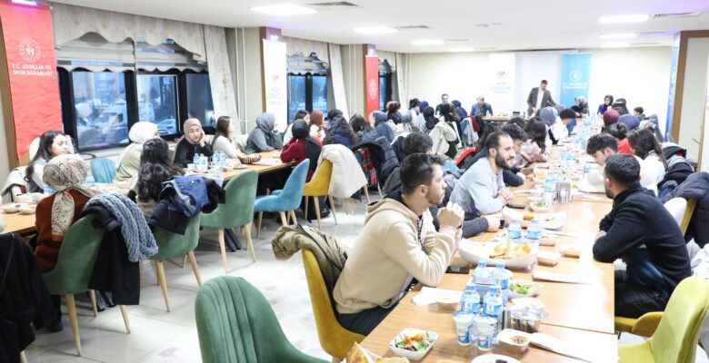 Ağrı Gençlik Merkezi’nden Gönüllülerle İftar Buluşması