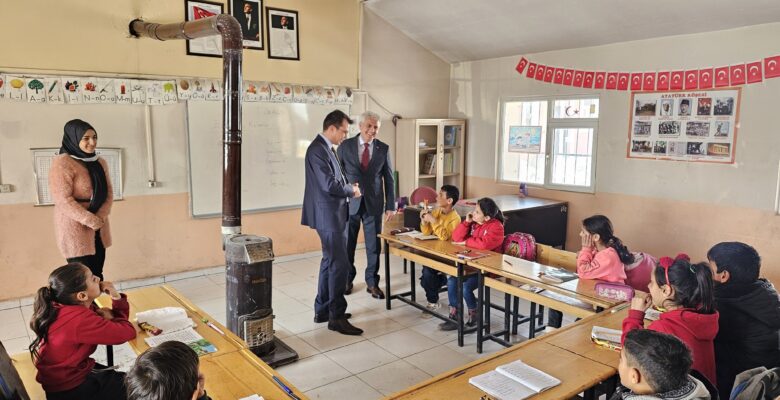 Tutak Kaymakamı Köy Okullarını Ziyaret Etti